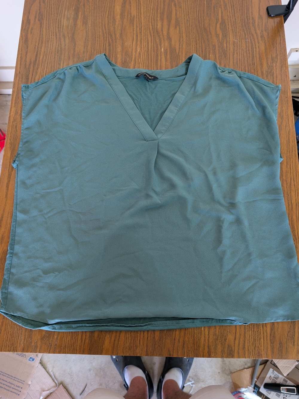 Banana Republic Green V-Neck Sleeveless Blouse